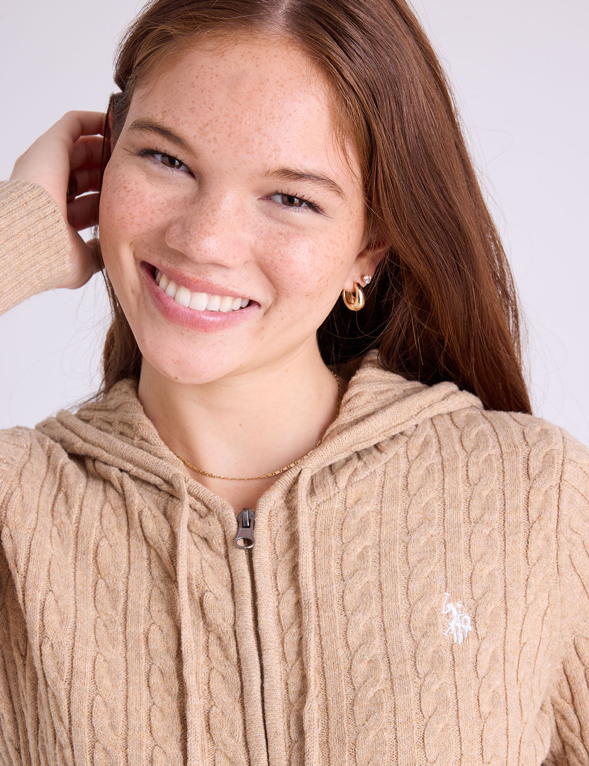 CABLE CREW NECK SWEATER