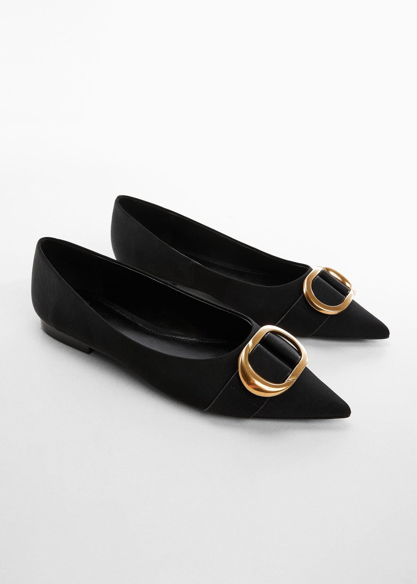 Shoes with decorative toe and buckle - Medium plane