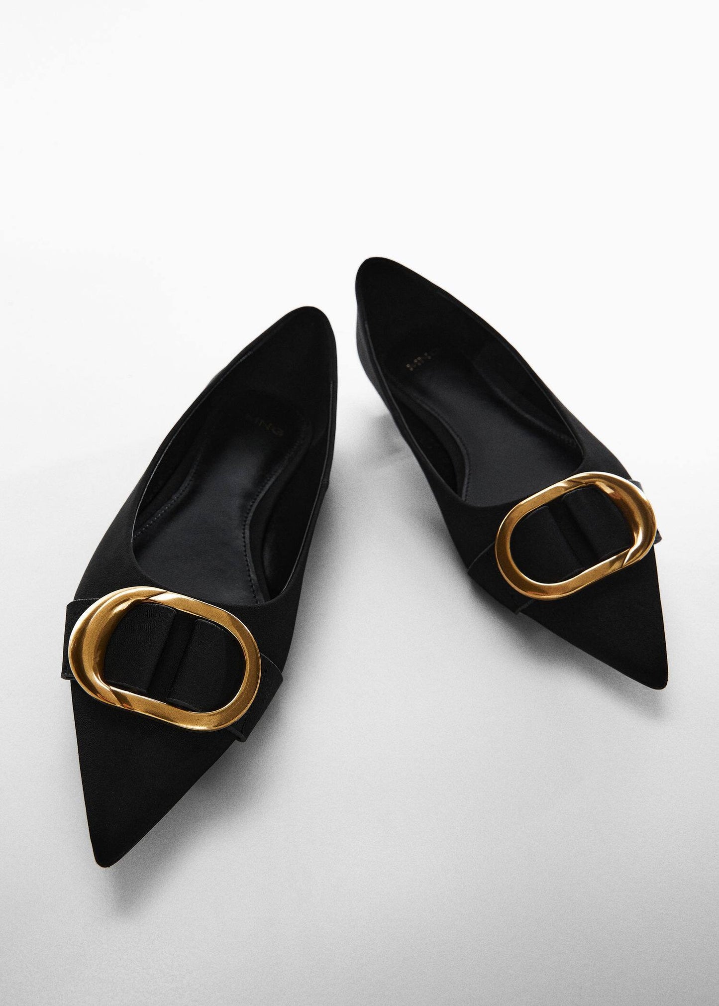 Shoes with decorative toe and buckle - Details of the article 5