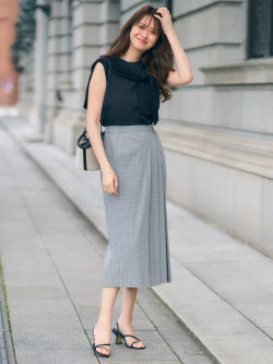 Side Pleated Narrow Skirt