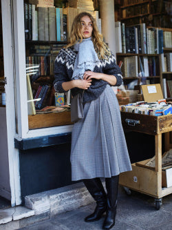 Side Pleated Narrow Skirt