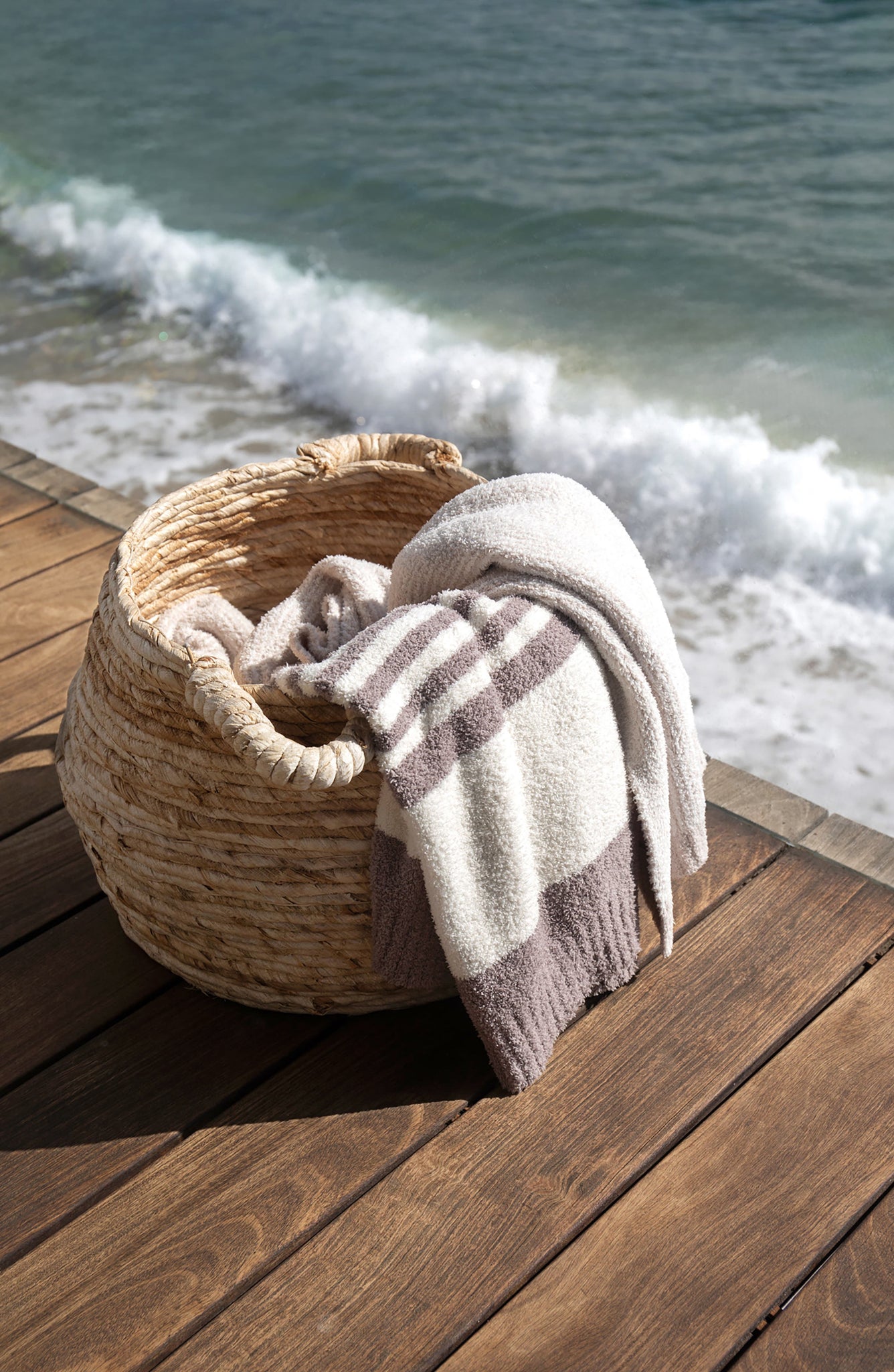 Barefoot Dreams<sup>®</sup> CozyChic<sup>™</sup> Microstripe Blanket, Alternate, color, BEACH ROCK-ALMOND